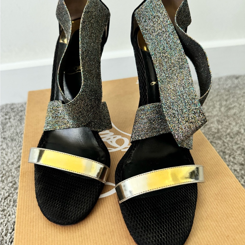 Louboutin heels. - Picture 2 of 5